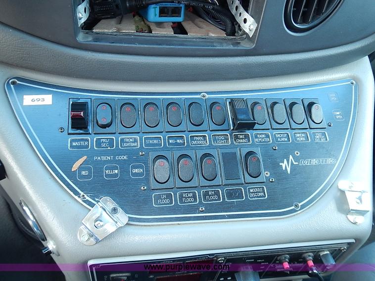 image for item I3570 2006 Ford E450 Super Duty Med Tec ambulance