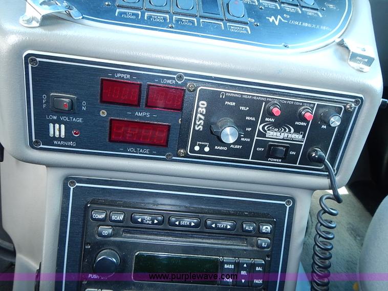 image for item I3570 2006 Ford E450 Super Duty Med Tec ambulance