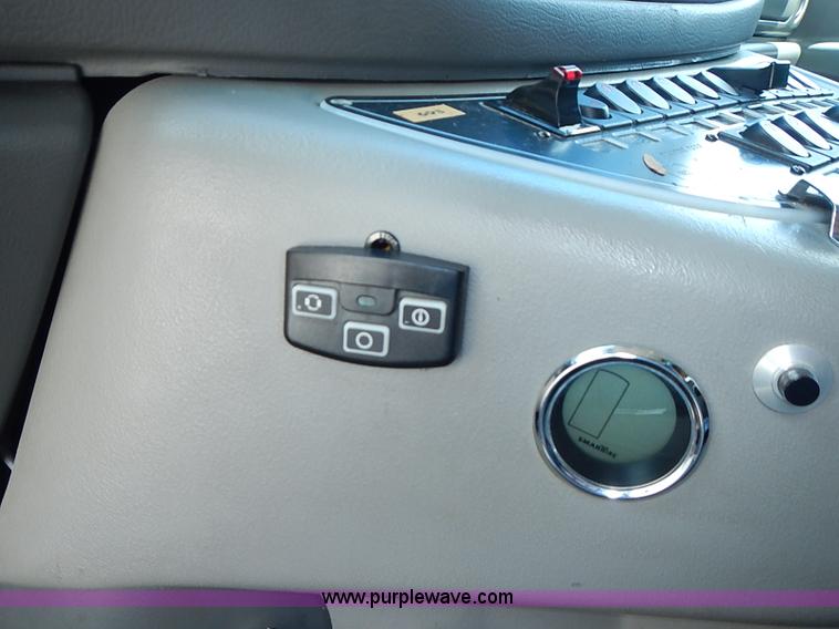 image for item I3570 2006 Ford E450 Super Duty Med Tec ambulance