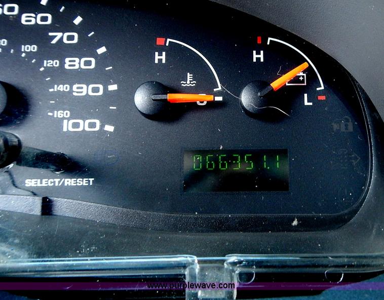 image for item I3570 2006 Ford E450 Super Duty Med Tec ambulance