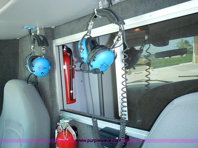 image for item I3570 2006 Ford E450 Super Duty Med Tec ambulance