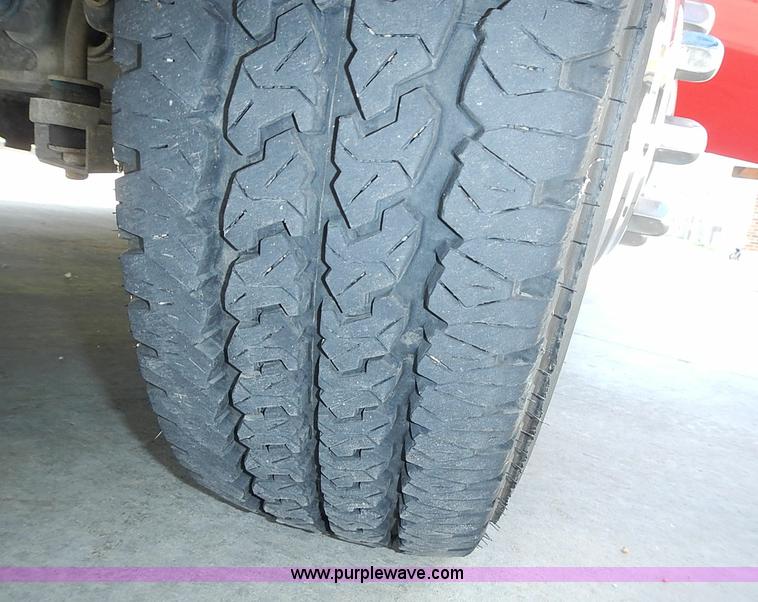 image for item I3570 2006 Ford E450 Super Duty Med Tec ambulance