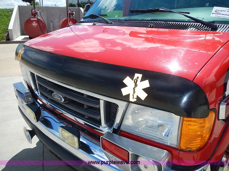 image for item I3570 2006 Ford E450 Super Duty Med Tec ambulance