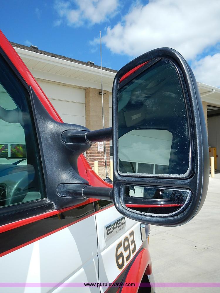 image for item I3570 2006 Ford E450 Super Duty Med Tec ambulance