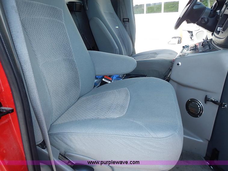 image for item I3570 2006 Ford E450 Super Duty Med Tec ambulance