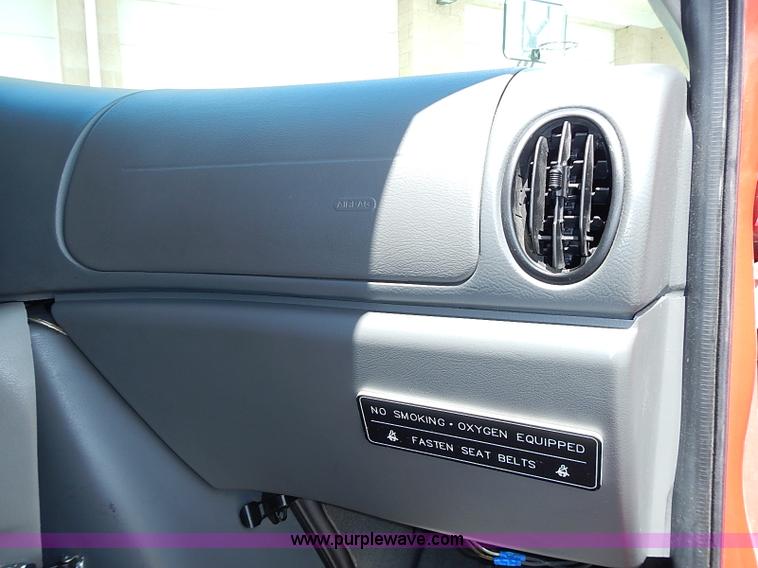 image for item I3570 2006 Ford E450 Super Duty Med Tec ambulance
