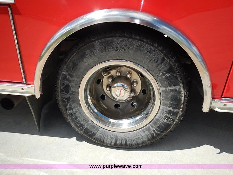 image for item I3570 2006 Ford E450 Super Duty Med Tec ambulance