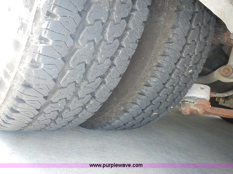 image for item I3570 2006 Ford E450 Super Duty Med Tec ambulance