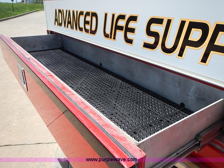 image for item I3570 2006 Ford E450 Super Duty Med Tec ambulance