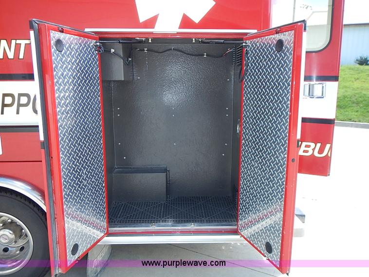 image for item I3570 2006 Ford E450 Super Duty Med Tec ambulance