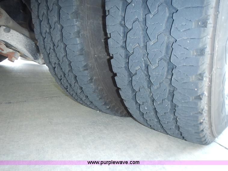 image for item I3570 2006 Ford E450 Super Duty Med Tec ambulance