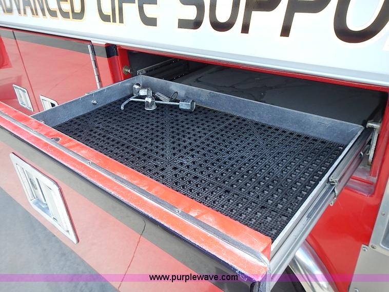 image for item I3570 2006 Ford E450 Super Duty Med Tec ambulance