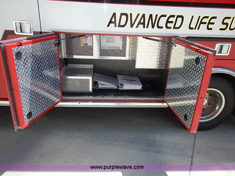 image for item I3570 2006 Ford E450 Super Duty Med Tec ambulance