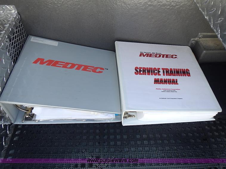 image for item I3570 2006 Ford E450 Super Duty Med Tec ambulance