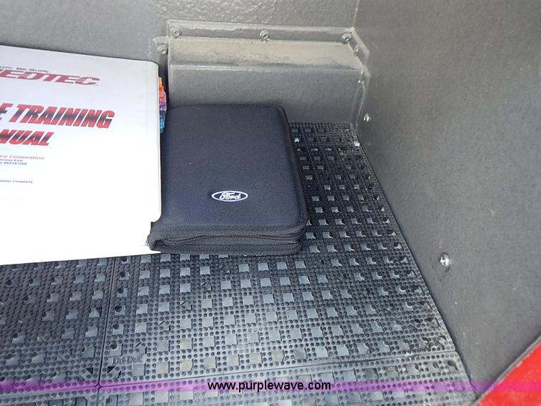 image for item I3570 2006 Ford E450 Super Duty Med Tec ambulance