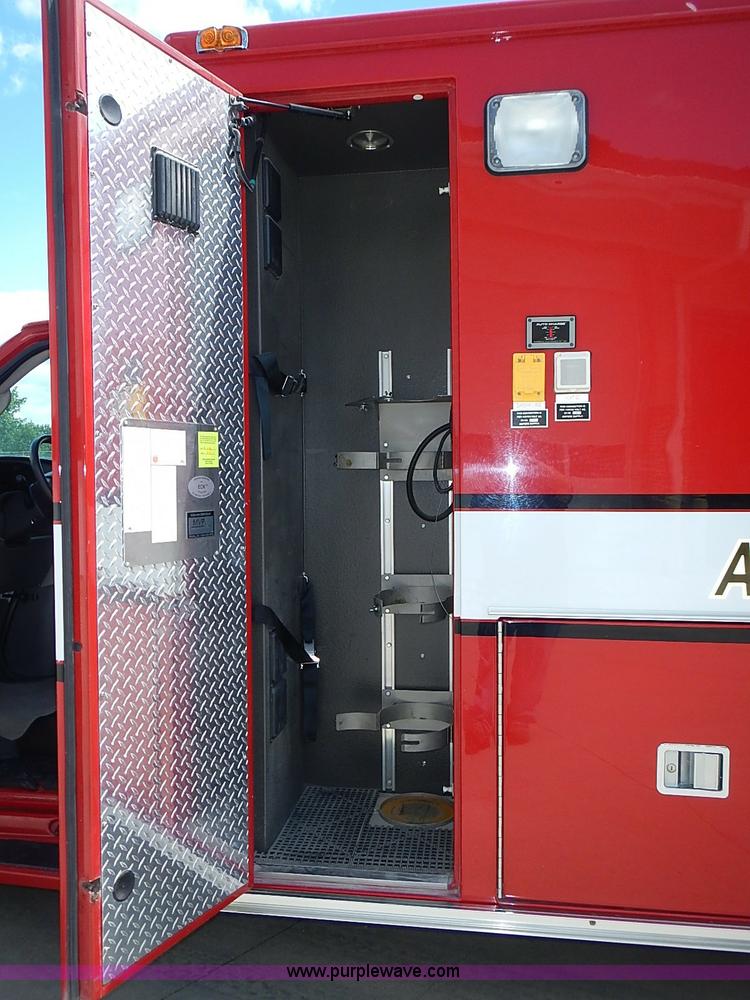 image for item I3570 2006 Ford E450 Super Duty Med Tec ambulance