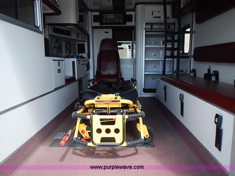 image for item I3570 2006 Ford E450 Super Duty Med Tec ambulance