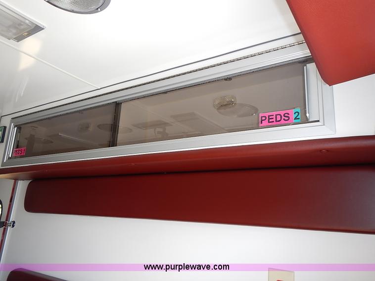 image for item I3570 2006 Ford E450 Super Duty Med Tec ambulance