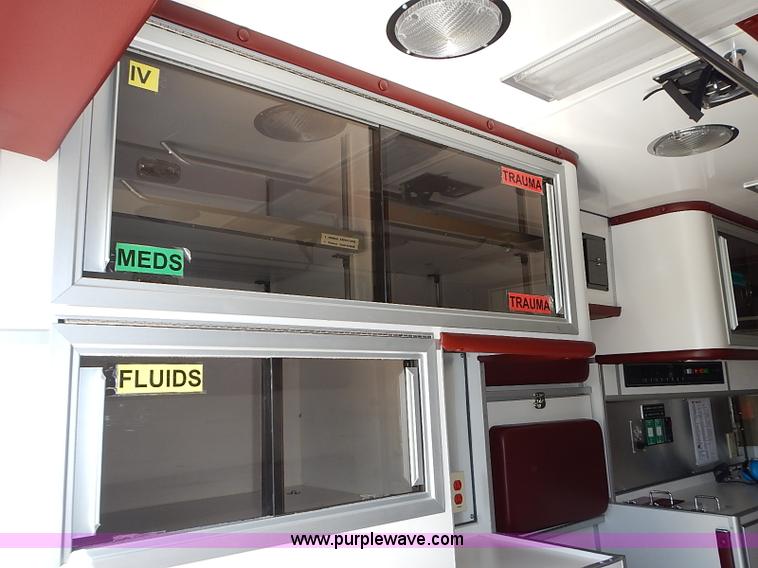 image for item I3570 2006 Ford E450 Super Duty Med Tec ambulance