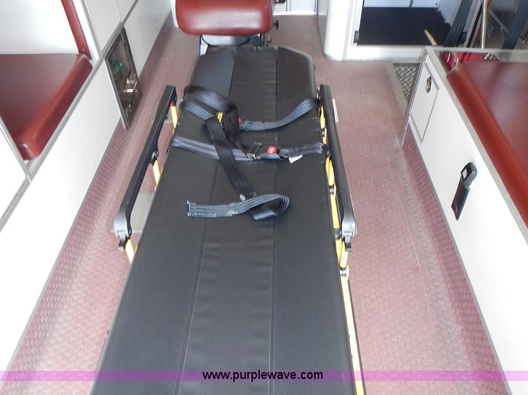 image for item I3570 2006 Ford E450 Super Duty Med Tec ambulance