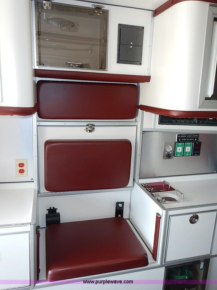 image for item I3570 2006 Ford E450 Super Duty Med Tec ambulance