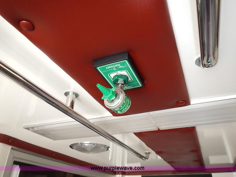 image for item I3570 2006 Ford E450 Super Duty Med Tec ambulance