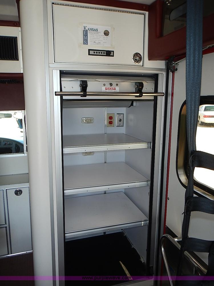 image for item I3570 2006 Ford E450 Super Duty Med Tec ambulance