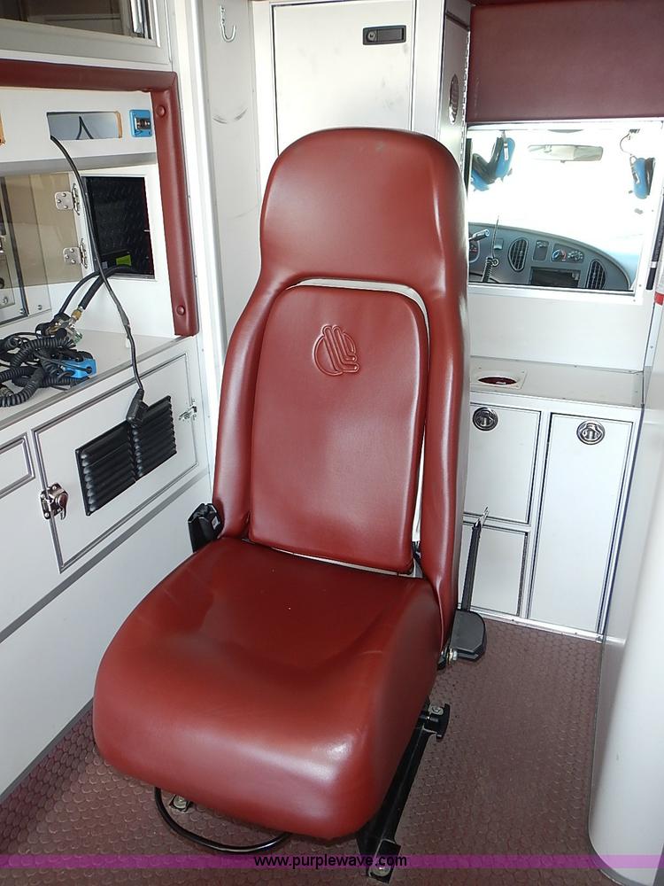 image for item I3570 2006 Ford E450 Super Duty Med Tec ambulance