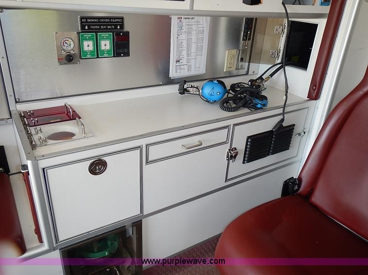 image for item I3570 2006 Ford E450 Super Duty Med Tec ambulance