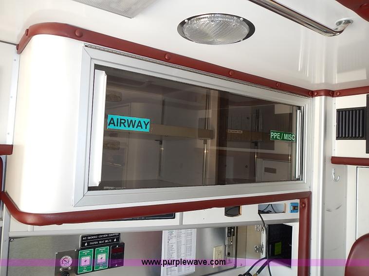 image for item I3570 2006 Ford E450 Super Duty Med Tec ambulance