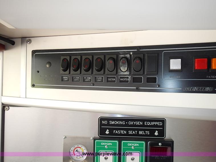 image for item I3570 2006 Ford E450 Super Duty Med Tec ambulance