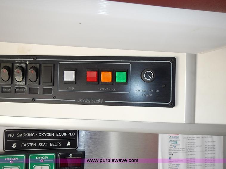 image for item I3570 2006 Ford E450 Super Duty Med Tec ambulance