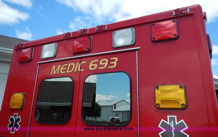 image for item I3570 2006 Ford E450 Super Duty Med Tec ambulance