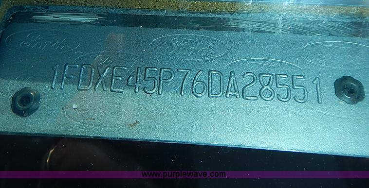 image for item I3570 2006 Ford E450 Super Duty Med Tec ambulance