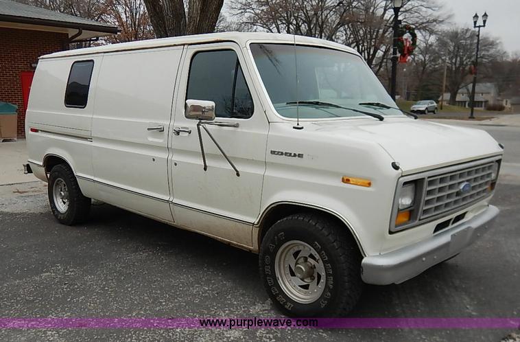 image for item I5187 1988 Ford Econoline E150 cargo van