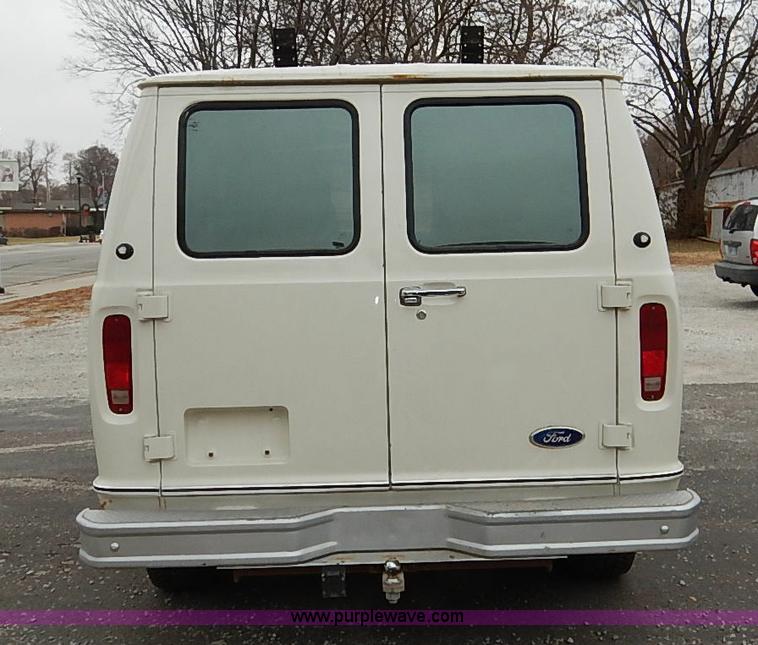 image for item I5187 1988 Ford Econoline E150 cargo van