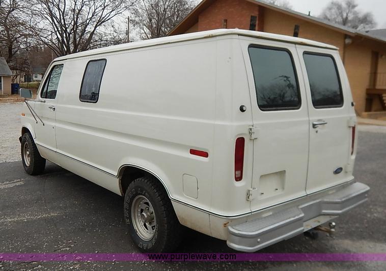 image for item I5187 1988 Ford Econoline E150 cargo van