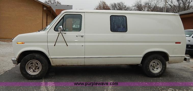 image for item I5187 1988 Ford Econoline E150 cargo van