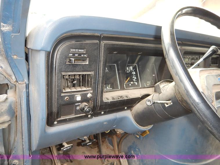 image for item I5187 1988 Ford Econoline E150 cargo van