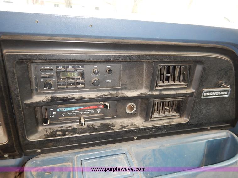 image for item I5187 1988 Ford Econoline E150 cargo van