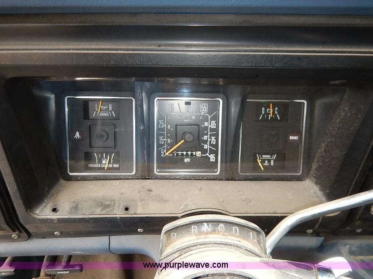 image for item I5187 1988 Ford Econoline E150 cargo van