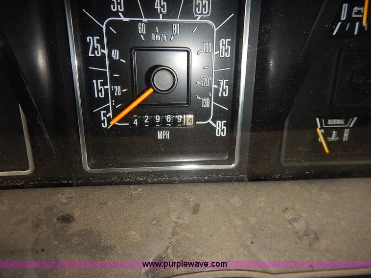 image for item I5187 1988 Ford Econoline E150 cargo van