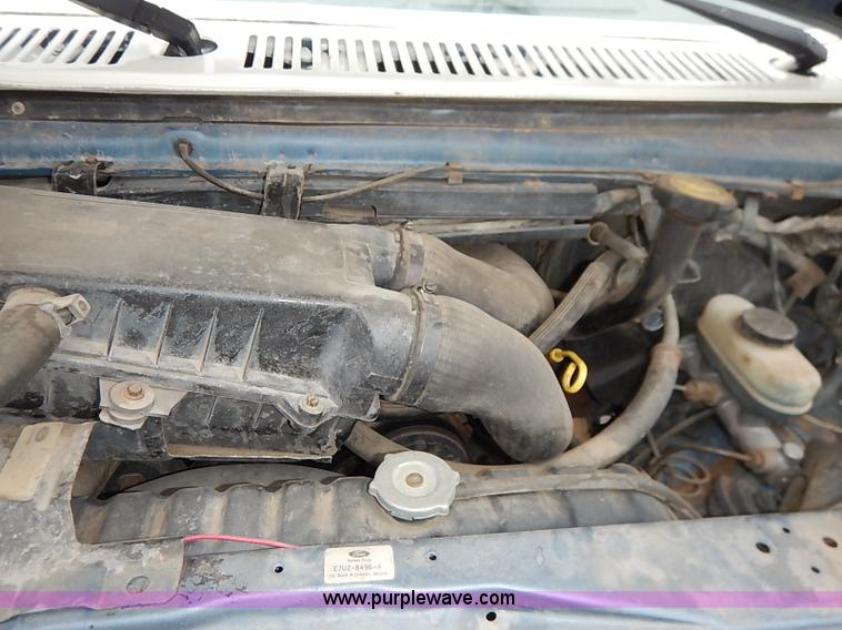 image for item I5187 1988 Ford Econoline E150 cargo van