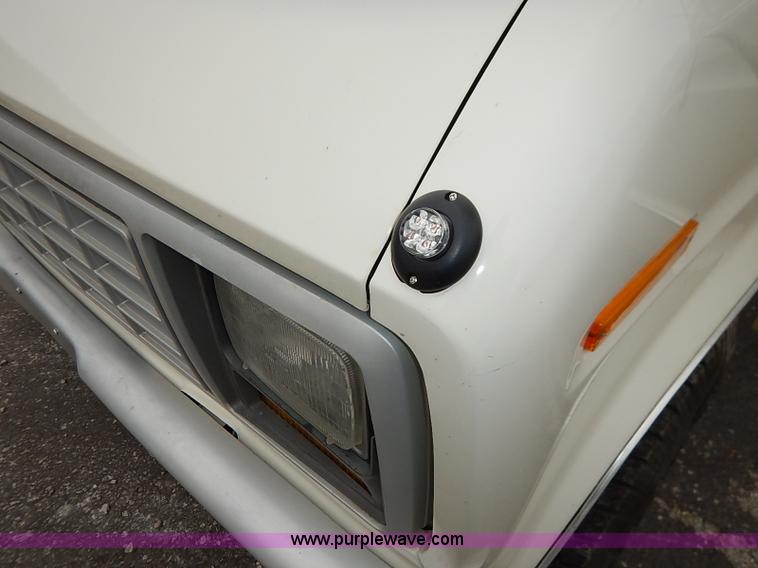 image for item I5187 1988 Ford Econoline E150 cargo van