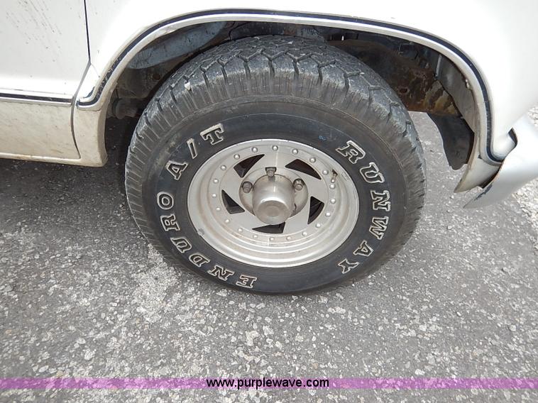 image for item I5187 1988 Ford Econoline E150 cargo van