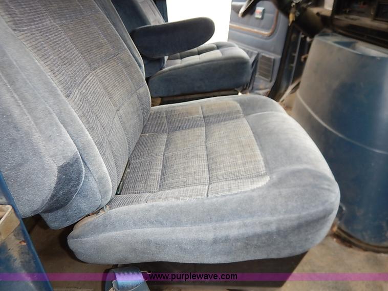 image for item I5187 1988 Ford Econoline E150 cargo van