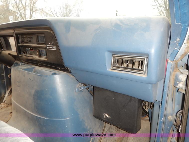 image for item I5187 1988 Ford Econoline E150 cargo van