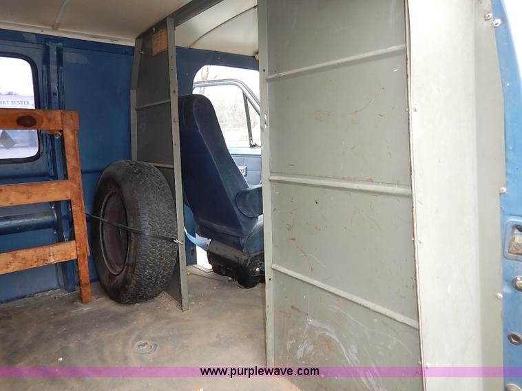 image for item I5187 1988 Ford Econoline E150 cargo van