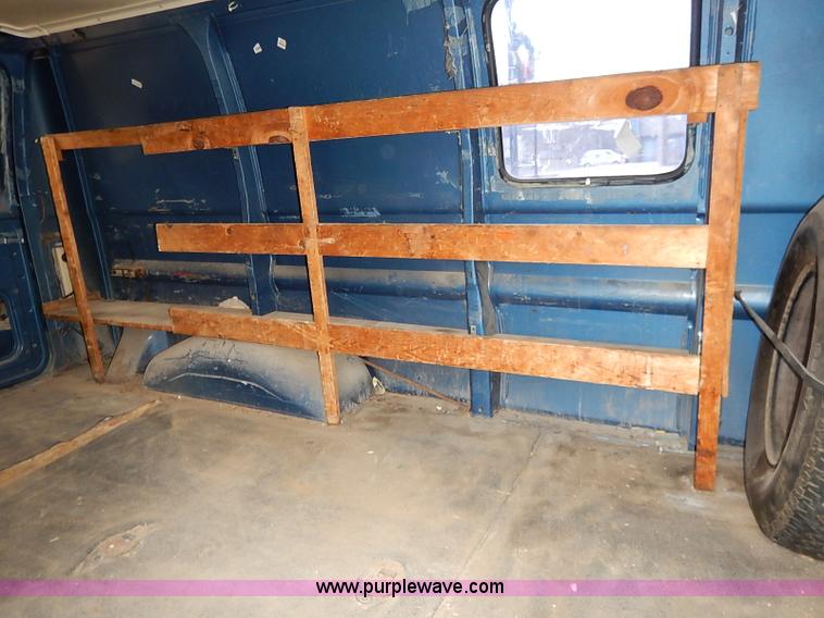 image for item I5187 1988 Ford Econoline E150 cargo van