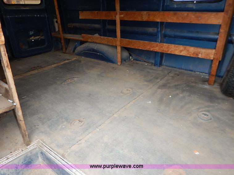 image for item I5187 1988 Ford Econoline E150 cargo van